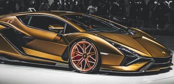 How to Choose the Right Engine Oil for a High-Performance Lamborghini Aventador?